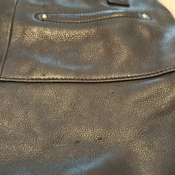 B Makowsky Leather Shoulder bag. Used Condition. See flaws in photos - Picture 4 of 10